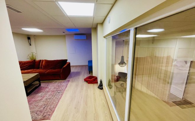 Resale - Commercial -
Torrevieja - Centro