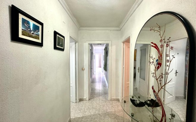 Resale - Apartment -
Torrevieja - Centro
