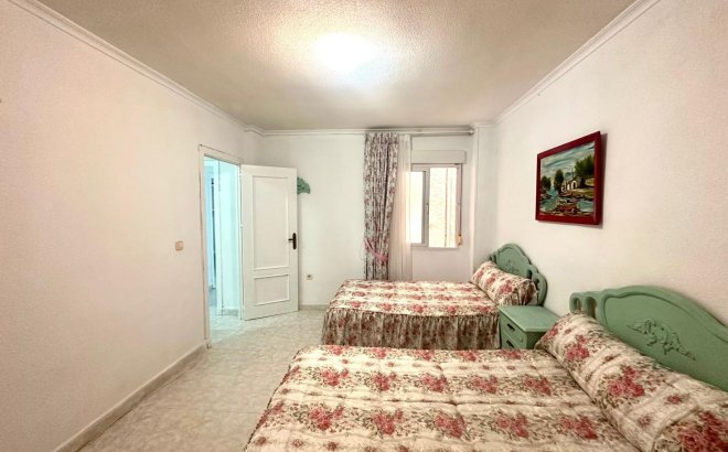 Resale - Apartment -
Torrevieja - Centro