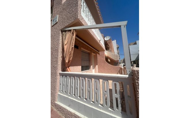 Resale - Town House -
Torrevieja - Centro