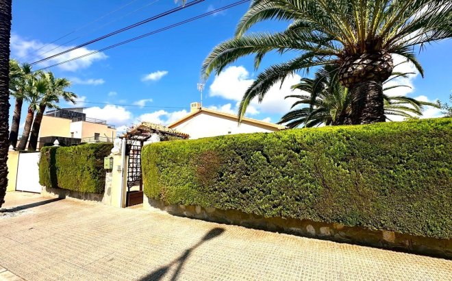 Resale - Villa -
Cabo Roig - Costa Blanca