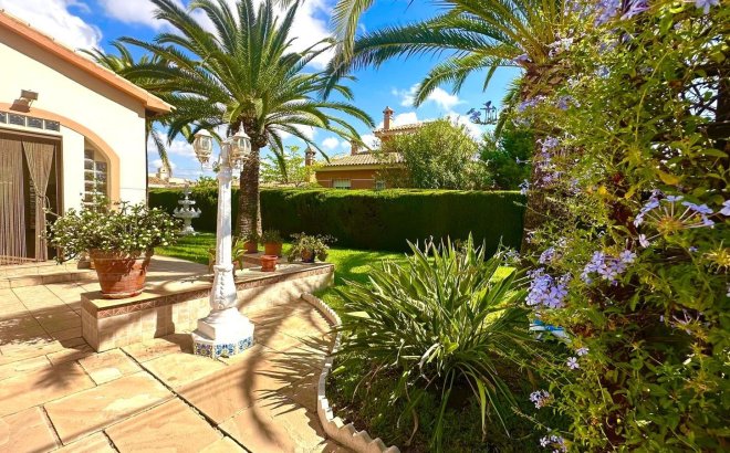 Resale - Villa -
Cabo Roig - Costa Blanca