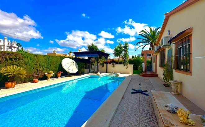 Resale - Villa -
Cabo Roig - Costa Blanca