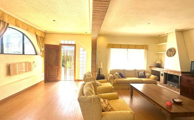 Resale - Villa -
Cabo Roig - Costa Blanca