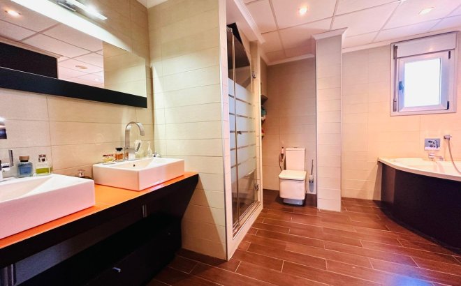 Herverkoop - Appartement -
Torrevieja - Estacion De Autobuses