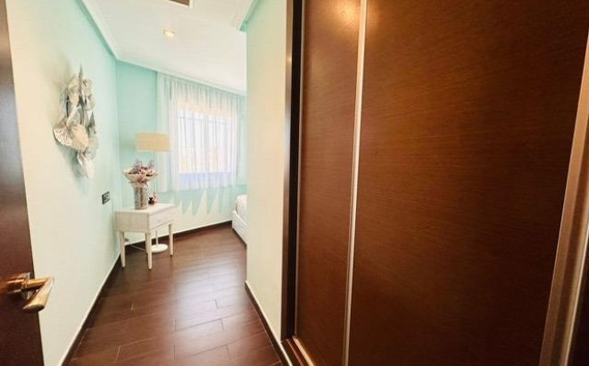 Herverkoop - Appartement -
Torrevieja - Estacion De Autobuses