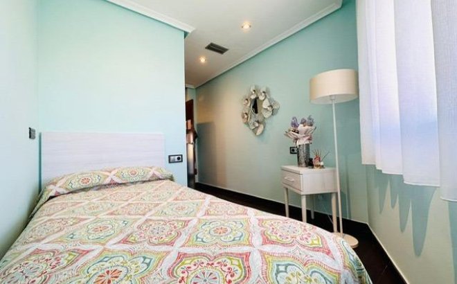 Herverkoop - Appartement -
Torrevieja - Estacion De Autobuses