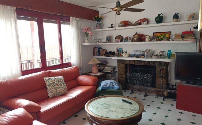 Resale - Villa -
Orihuela Costa - Campoamor