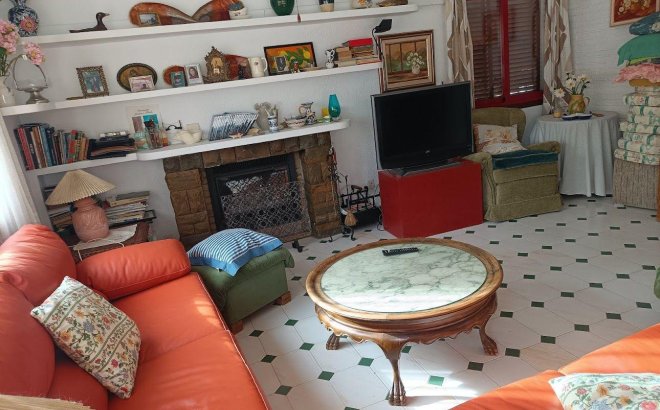 Resale - Villa -
Orihuela Costa - Campoamor