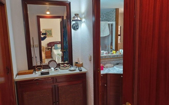 Resale - Villa -
Orihuela Costa - Campoamor