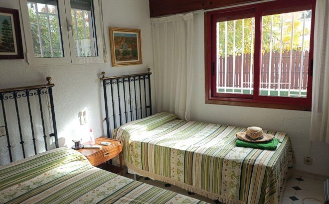 Resale - Villa -
Orihuela Costa - Campoamor