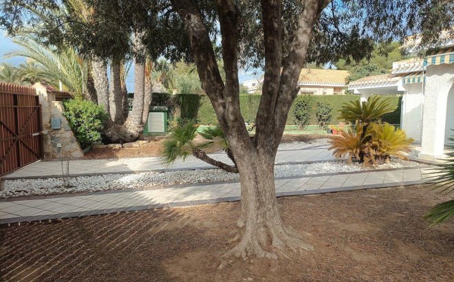Resale - Villa -
Orihuela Costa - Campoamor