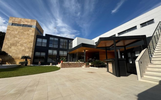 Resale - Villa -
Orihuela Costa - Altos De Campoamor