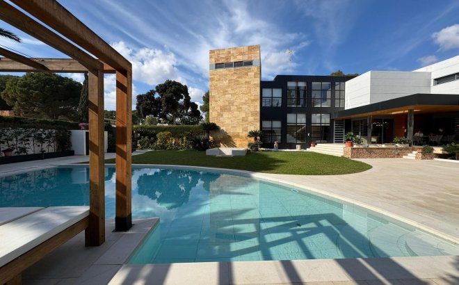 Resale - Villa -
Orihuela Costa - Altos De Campoamor