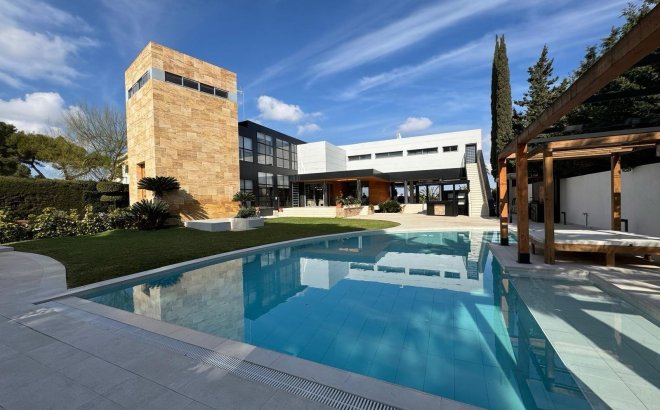 Resale - Villa -
Orihuela Costa - Altos De Campoamor