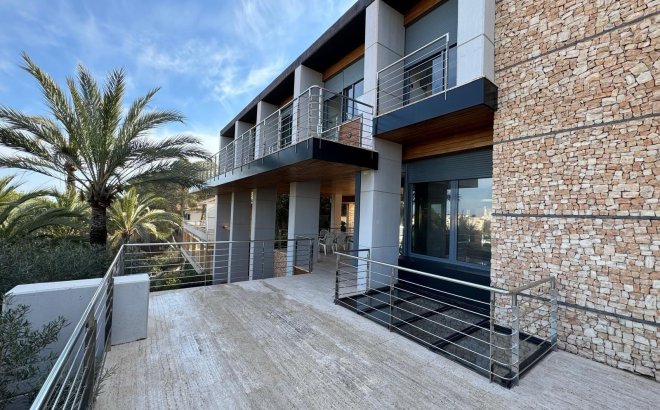 Resale - Villa -
Orihuela Costa - Altos De Campoamor