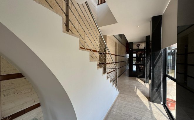 Resale - Villa -
Orihuela Costa - Altos De Campoamor