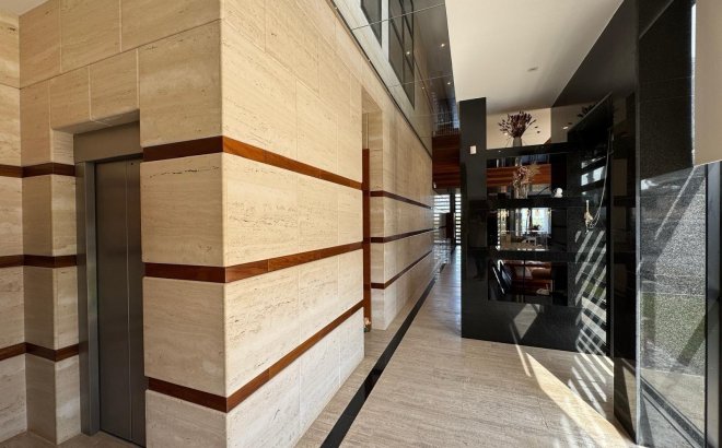 Resale - Villa -
Orihuela Costa - Altos De Campoamor