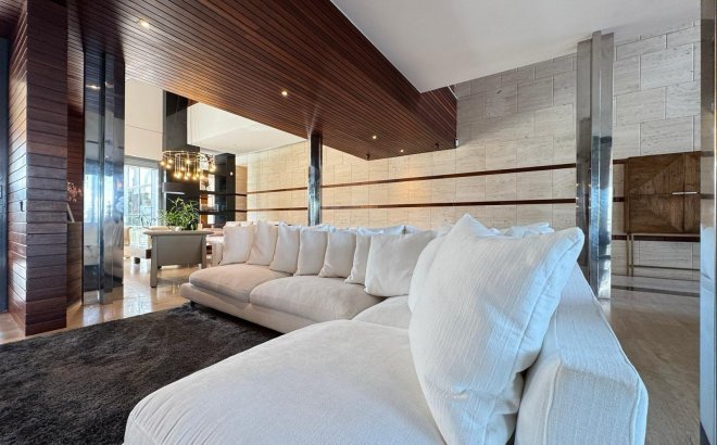 Resale - Villa -
Orihuela Costa - Altos De Campoamor