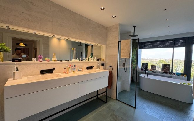 Resale - Villa -
Orihuela Costa - Altos De Campoamor