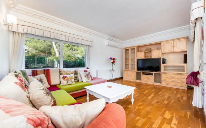 Herverkoop - Villa -
Dehesa de Campoamor - Costa Blanca