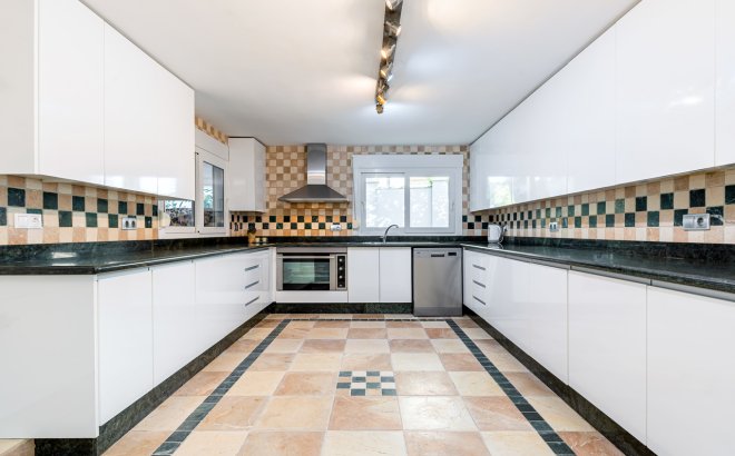 Herverkoop - Villa -
Dehesa de Campoamor - Costa Blanca