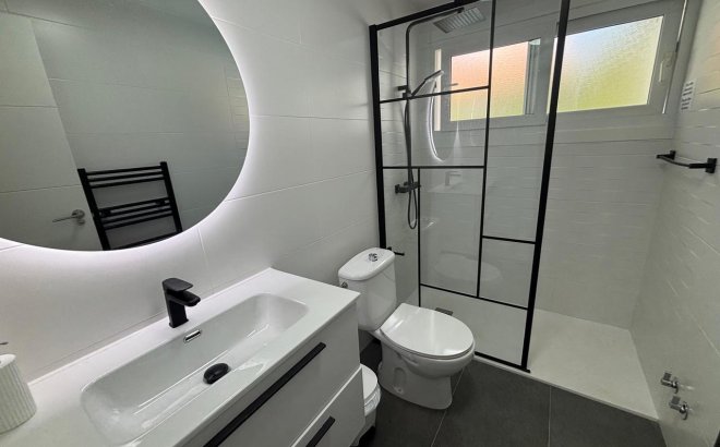 Herverkoop - Villa -
Dehesa de Campoamor - Costa Blanca