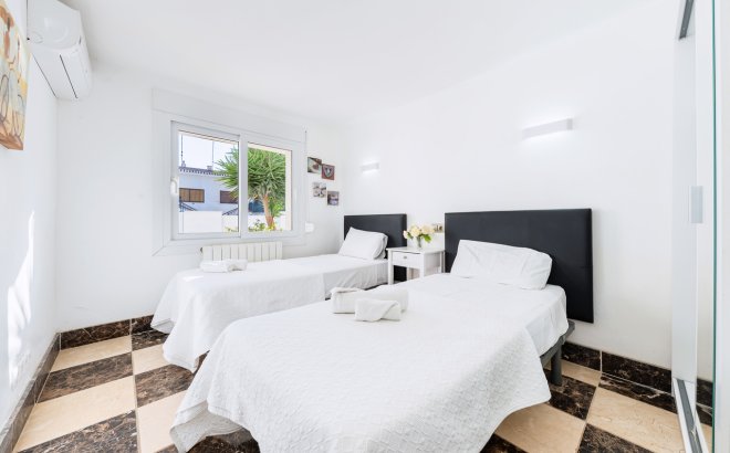 Herverkoop - Villa -
Dehesa de Campoamor - Costa Blanca