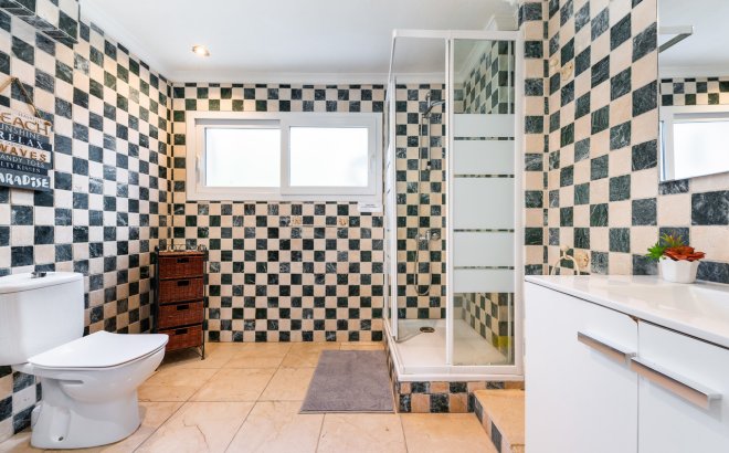 Herverkoop - Villa -
Dehesa de Campoamor - Costa Blanca