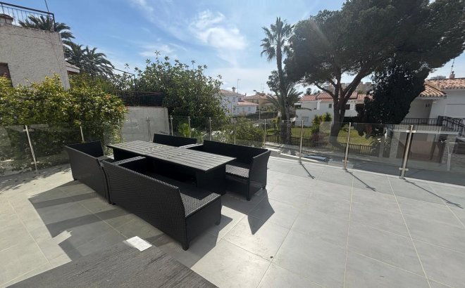 Herverkoop - Villa -
Dehesa de Campoamor - Costa Blanca