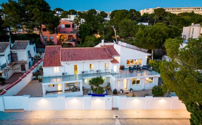 Herverkoop - Villa -
Dehesa de Campoamor - Costa Blanca