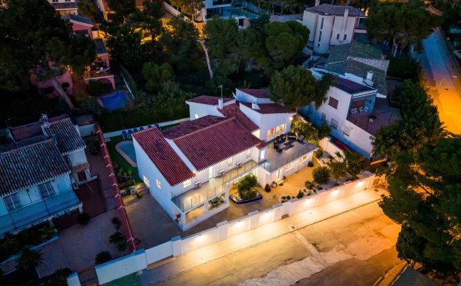 Herverkoop - Villa -
Dehesa de Campoamor - Costa Blanca