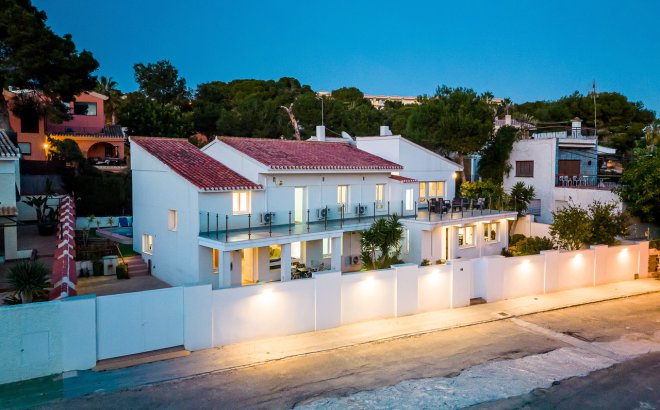 Herverkoop - Villa -
Dehesa de Campoamor - Costa Blanca