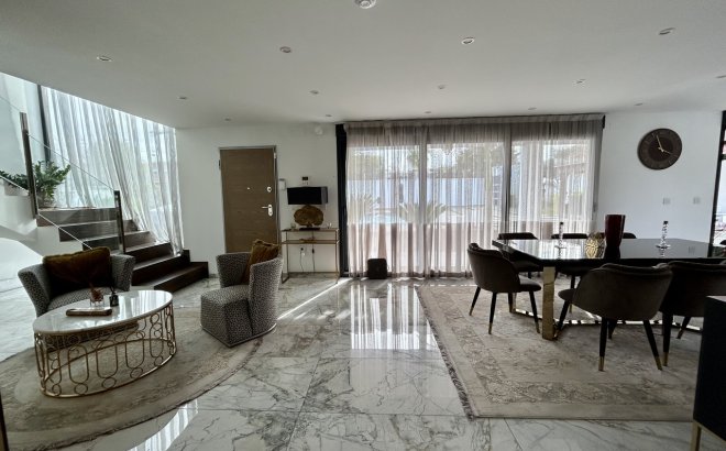 Resale - Villa -
Los Balcones - Costa Blanca