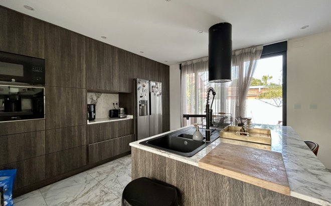 Resale - Villa -
Los Balcones - Costa Blanca