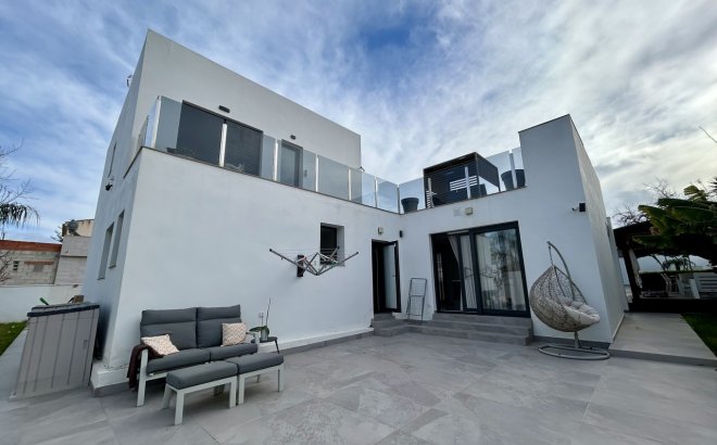 Resale - Villa -
Los Balcones - Costa Blanca