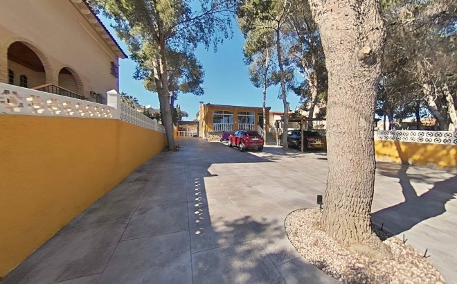 Resale - Villa -
Torrevieja - Los Balcones