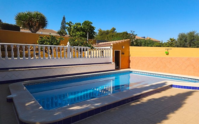 Resale - Villa -
Torrevieja - Los Balcones