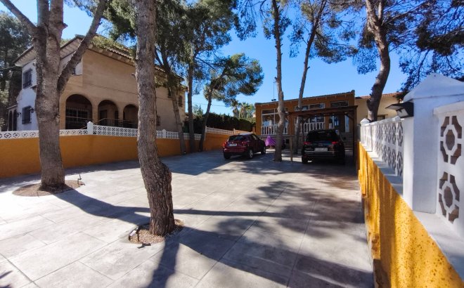 Resale - Villa -
Torrevieja - Los Balcones
