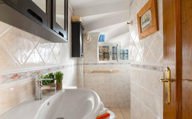 Herverkoop - Town House -
Orihuela Costa - Los Almendros-la Florida