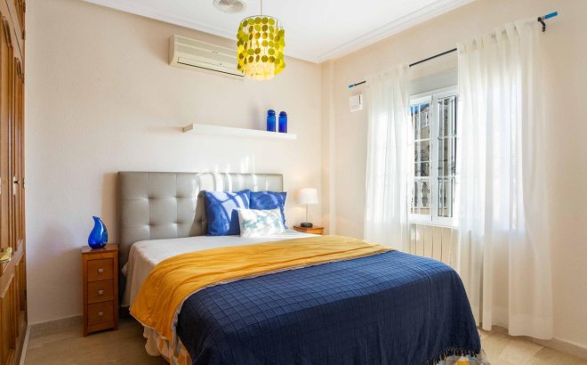 Herverkoop - Town House -
Orihuela Costa - Los Almendros-la Florida