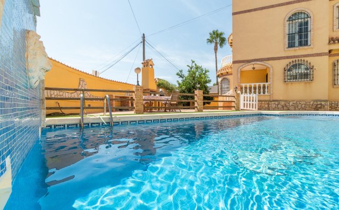 Herverkoop - Town House -
Orihuela Costa - Los Almendros-la Florida