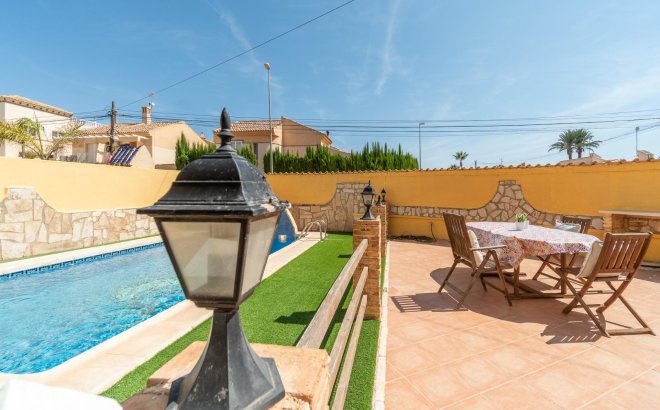 Herverkoop - Town House -
Orihuela Costa - Los Almendros-la Florida