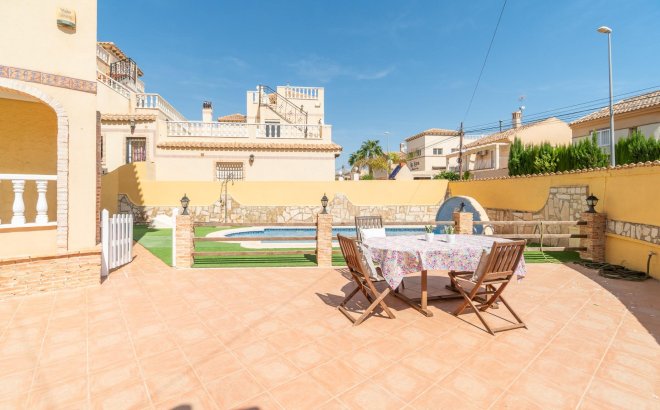 Herverkoop - Town House -
Orihuela Costa - Los Almendros-la Florida