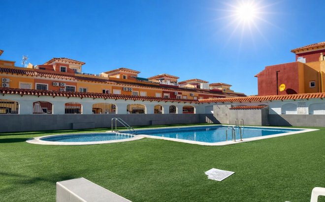 Resale - Bungalow -
Torrevieja - Costa Blanca