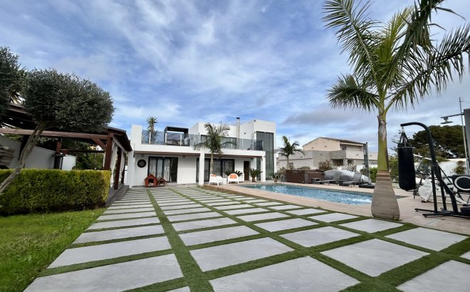 Resale - Villa -
Los Balcones - Costa Blanca