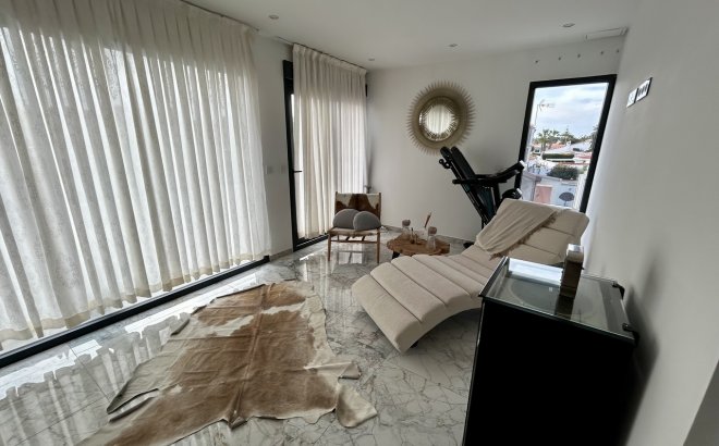 Resale - Villa -
Los Balcones - Costa Blanca