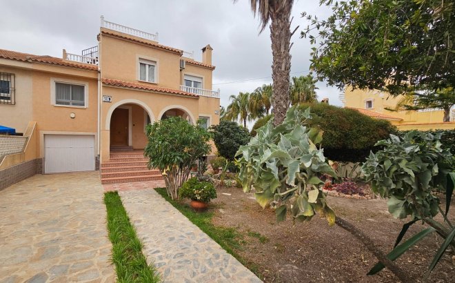 Resale - Villa -
Torrevieja - El Chaparral