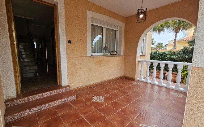 Resale - Villa -
Torrevieja - El Chaparral