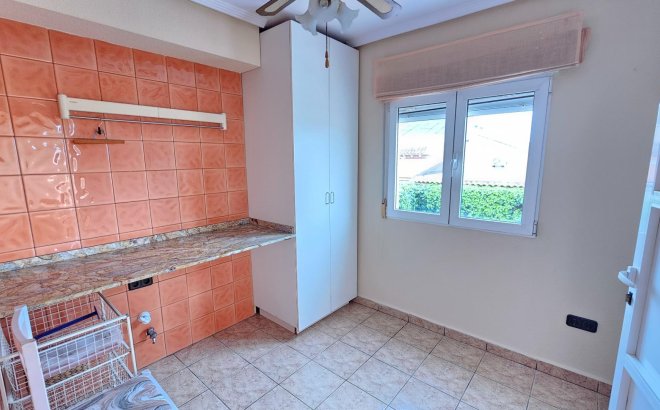 Resale - Villa -
Torrevieja - El Chaparral